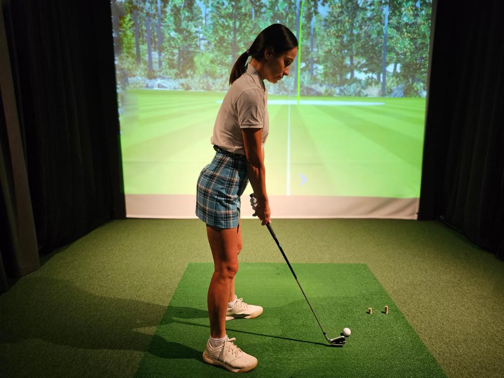 Home golf simulator practice bay